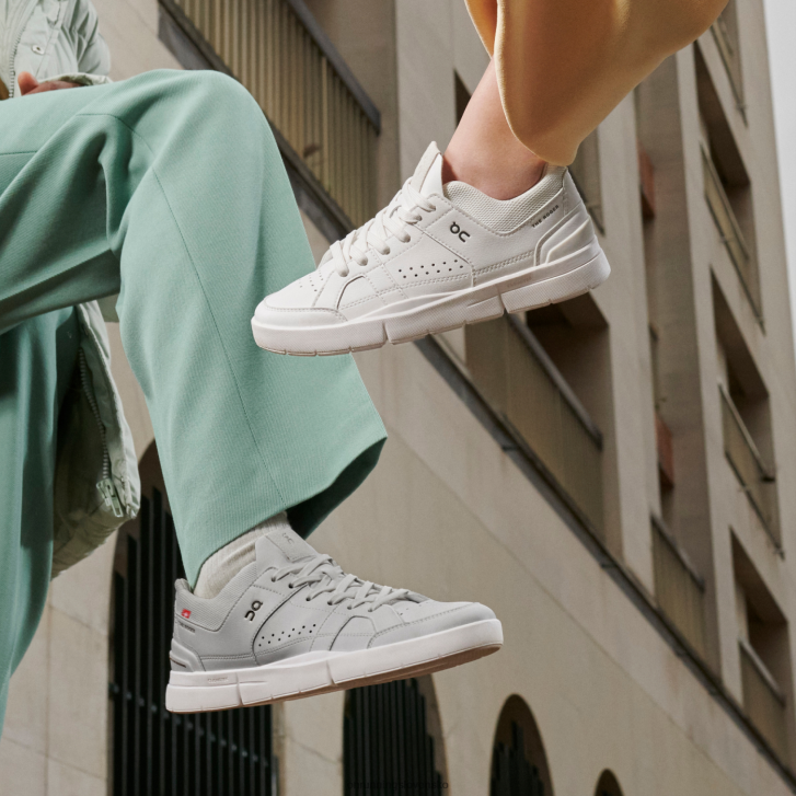 On Running muži Rogerova klubovňa 6J0V917 celý biely